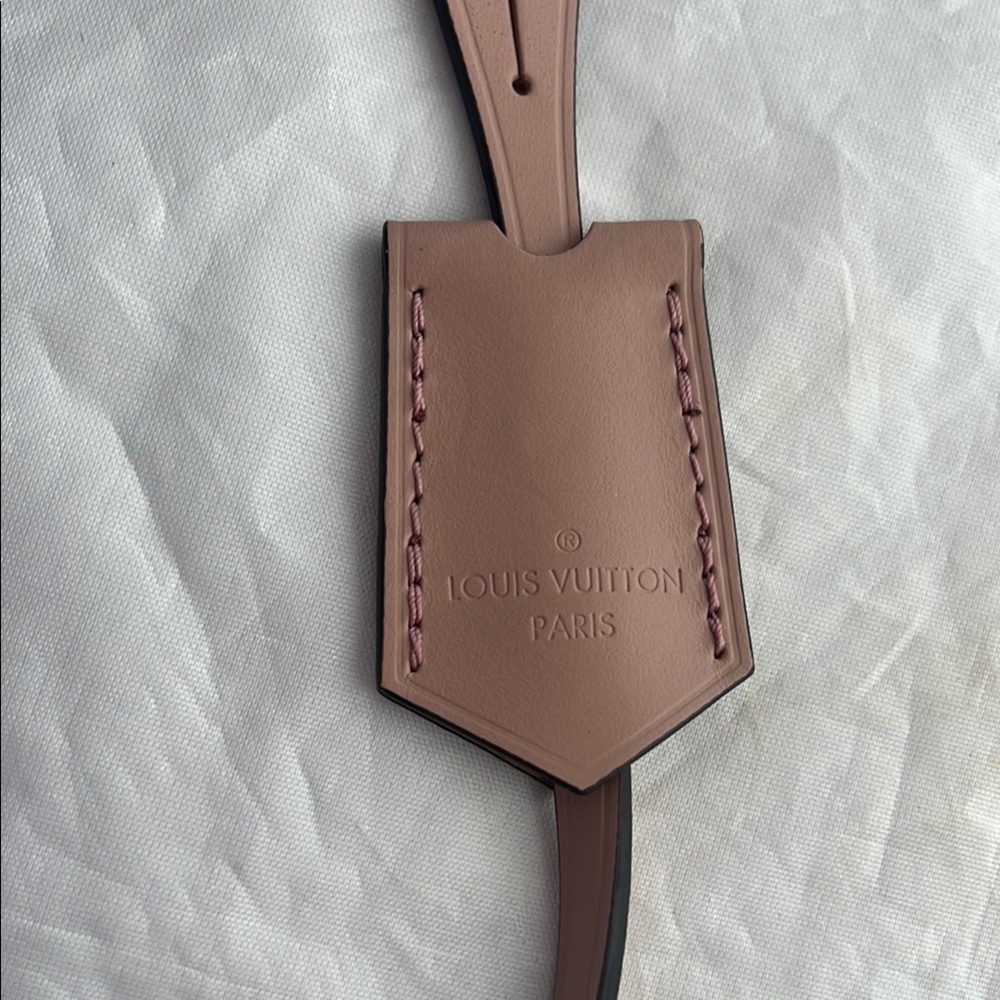 Louis Vuitton Clochette - Picture 8 of 8
